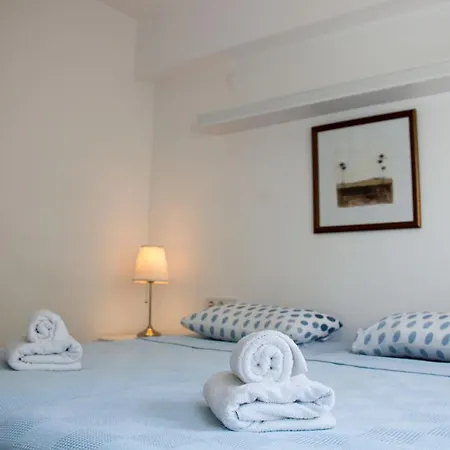 Cozy 1 Bedroom Apartment With Balcony דירה