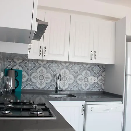 Cozy 1 Bedroom Apartment With Balcony * דטקה
