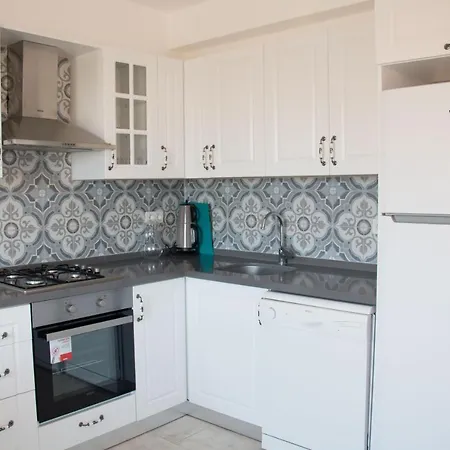 Cozy 1 Bedroom Apartment With Balcony דטקה