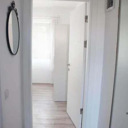 Appartement Cozy 1 Bedroom Apartment With Balcony *